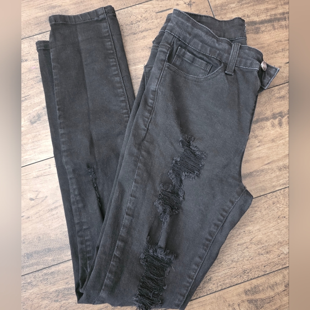 Fashion Nova Ripped Black Skinny‎ Jeans